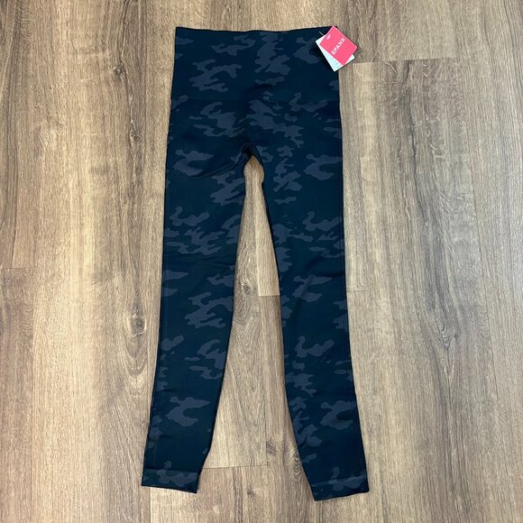 NEW SPANX EcoCare Seamless Black Camo Leggings - Picture 2 of 9